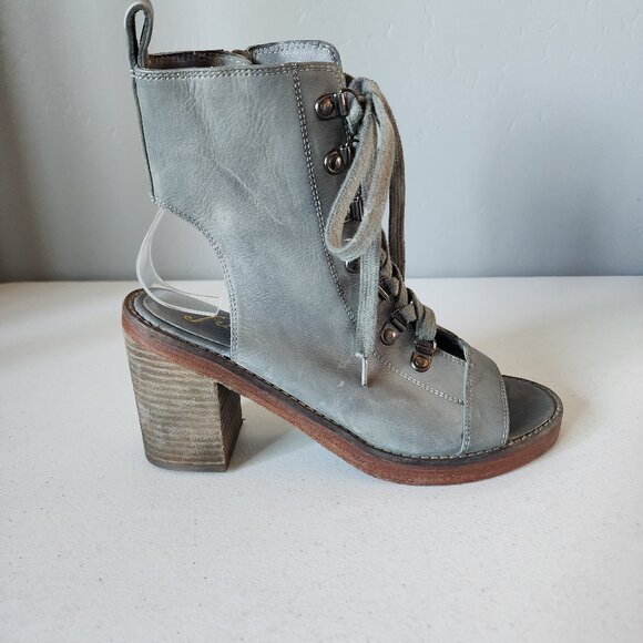 Free People Cut-Out Bootie "NEW" - Picture 13 of 16